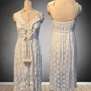 NEW WITH TAGS Elegant Cream Lace Dress